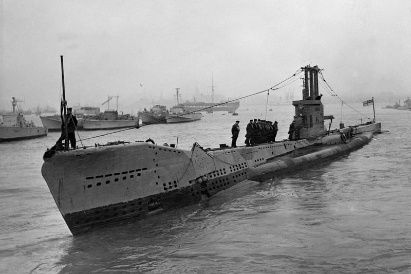 The Royal Navy Amphion-class submarine HMS Aeneas (P427)  with Canadian sailors aboard for training departing HMS Dolphin submarine base near Gosport 14 January 1955 off the coast near Gosport, United Kingdom.  (Photo by Fox Photos/Hulton Archive/Getty Images)
