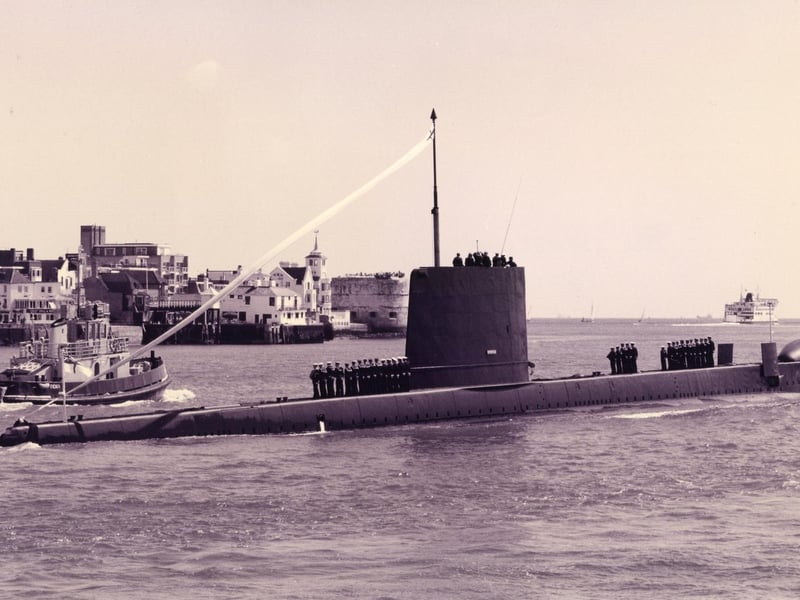 HMS Opossum returns to HMS Dolphin, Gosport, in August 1993 at the end of her service. The News PP1027
