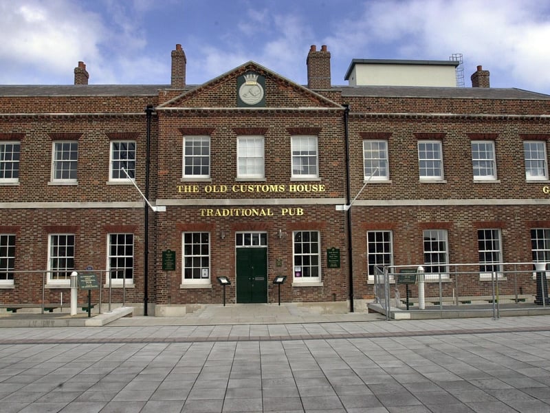 The Old Customs House in Gunwharf Quays has a beer garden.