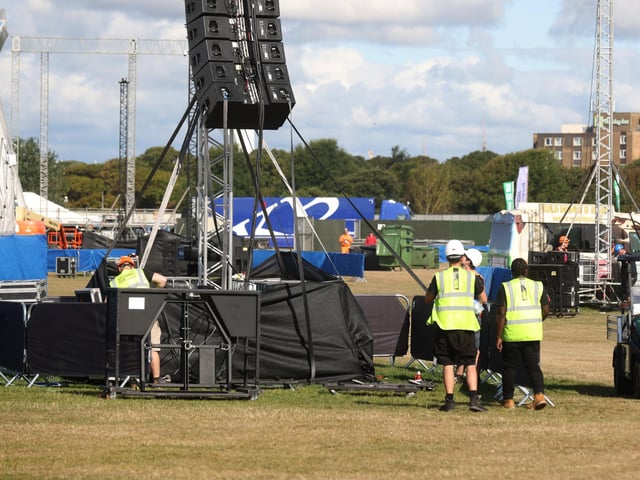 Scene in Portsmouth at the Victorious site clean up starts after the festival.
Monday 28th August 2023.
Picture: Sam Stephenson.