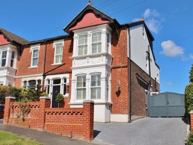This property comes with four bedrooms, three bathrooms and two reception rooms as well as a nice garden.