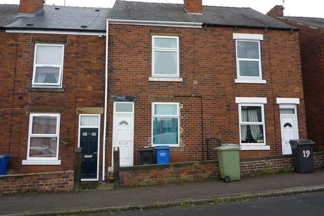 Viewed 1996 times in the last 30 days. This three bedroom terrace has outbuildings and a neutral decor, it is available now. Marketed by 3D Lettings, 01246 398835.