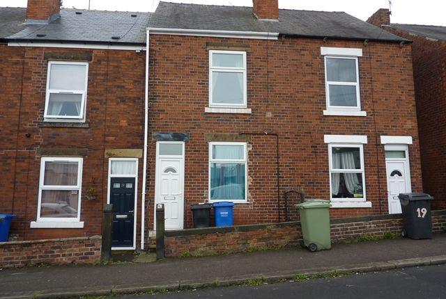 Viewed 1996 times in the last 30 days. This three bedroom terrace has outbuildings and a neutral decor, it is available now. Marketed by 3D Lettings, 01246 398835.