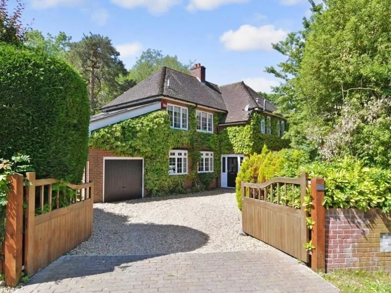 This four bedroom home comes with two bathrooms and three reception rooms and has a brilliant amount of space up for grabs in one of the most sought after roads in Havant.