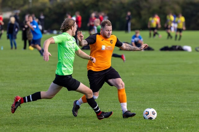 Waterlooville Wanderers (green) v AFC Farlington. Picture: Mike Cooter