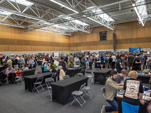 The event took place at The Ravelin Sports Centre in Portsmouth.  Photos by Alex Shute