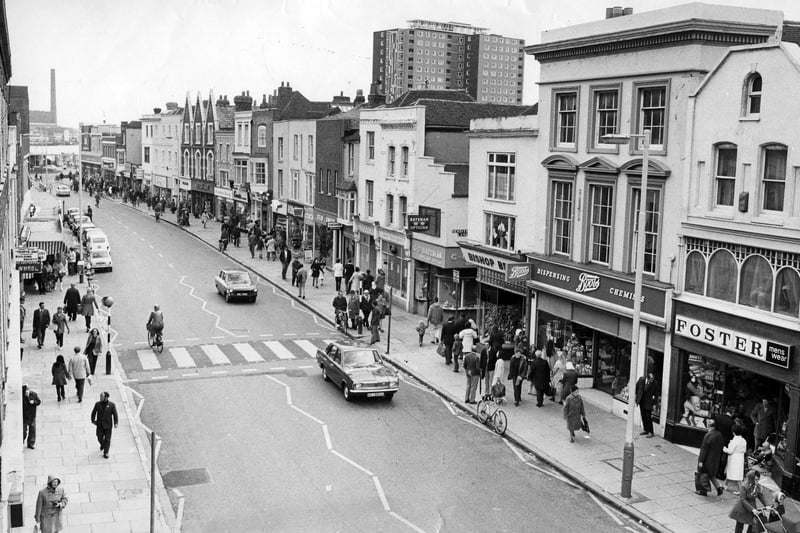 Christmas shoppers at Gosport shopping centre in December 1974. The News PP4769