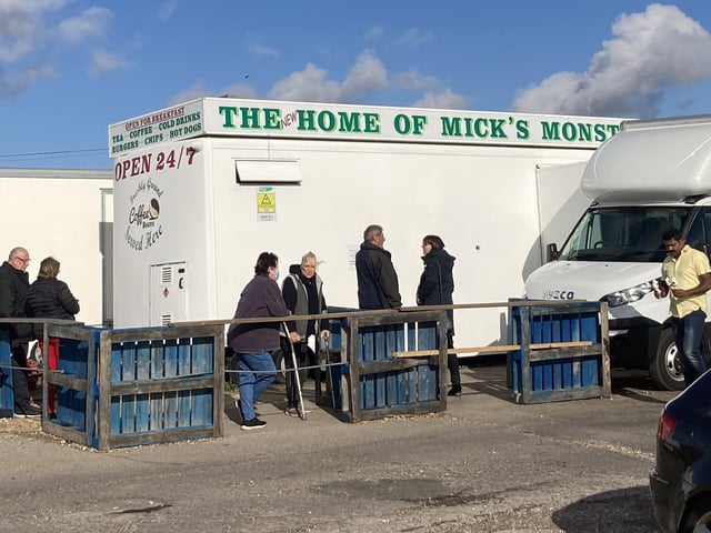 Mick's Monster Burgers, Portsdown Hill, has been trading at the viewpoint for years and it is one of the most well-known burger places in the area. It has a Google rating of 4.6 with 4,368 reviews.