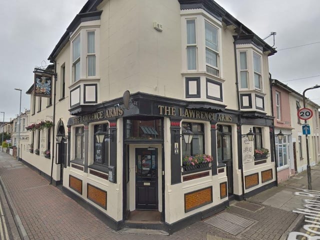 Harvey’s Sussex Best Bitter; 5 changing beers (sourced nationally; often Irving, Langham, Urban Island) H A relatively large pub a short walk from Albert Road, this is a former local CAMRA Pub of the Year and current Cider Pub of the Year. The single bar is spacious and has an open-plan feel with small tables and wall seating. Beers are mainly from independent breweries from various parts of the country. In addition to the cask beer there is an extensive range of ciders and bottled and canned beers. The pub holds several cider festivals.