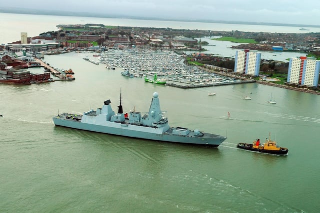2nd December 2009. HMS Dauntless arrives in Portsmouth for the first time today
Picture: Malcolm Wells (094291-167)