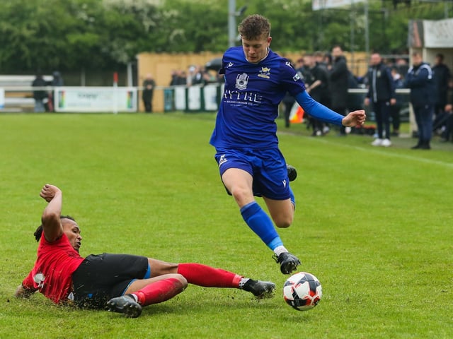 Baffins (blue) v Petersfield. Picture by Nathan Lipsham
