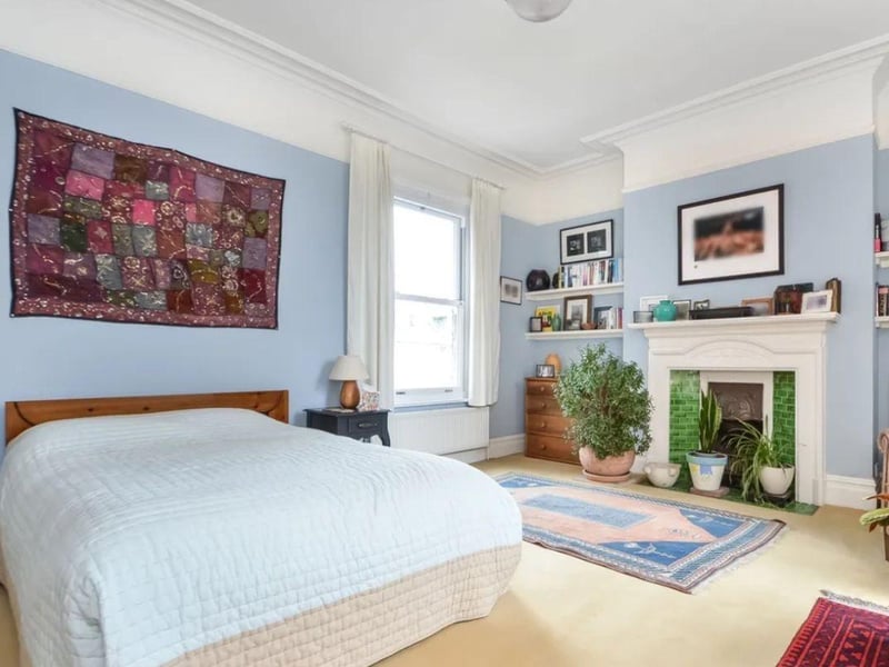 This impressive five bedroom property is located in the heart of Southsea and is only a short distance to Canoe Lake.
