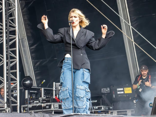 Natasha Bedingfield drew a huge crowd on Sunday afternoon and dazzled them with her performance.Pictured - Natasha BedingfieldPhotos by Alex Shute