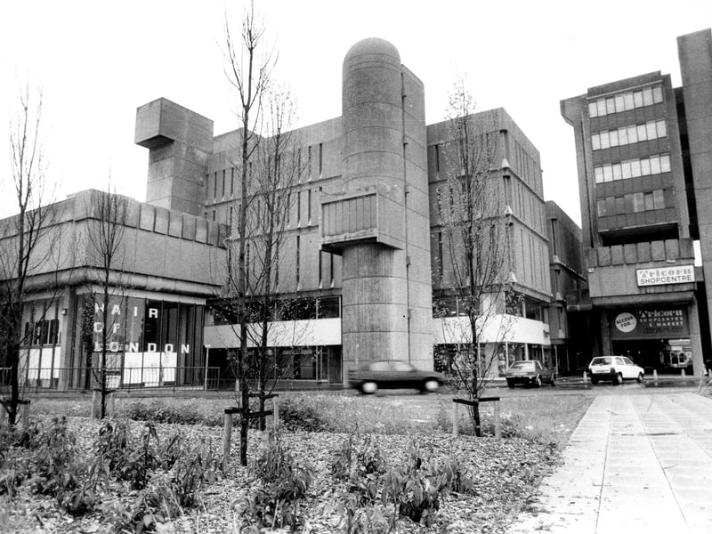 Did you ever pay a visit to the Hair of London salon at the Tricorn? Here is a picture of it from 1990.