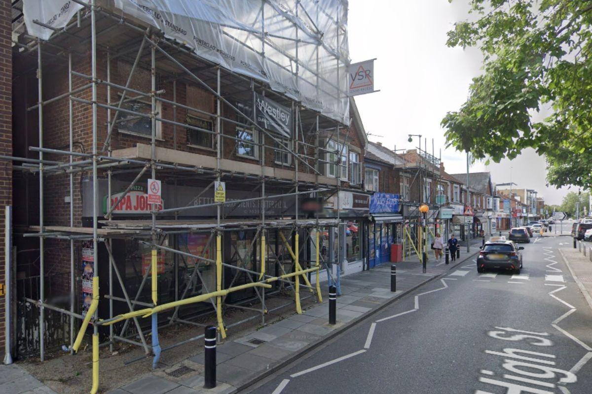 Car crashes into wall on Portsmouth High Street causing bemusement to locals