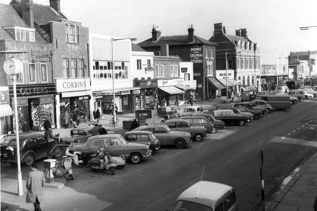 Photo captures life in West Street, Fareham in January 1964.