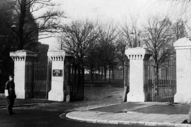 Here we see the original gates to Victoria Barracks now in Victoria Avenue
