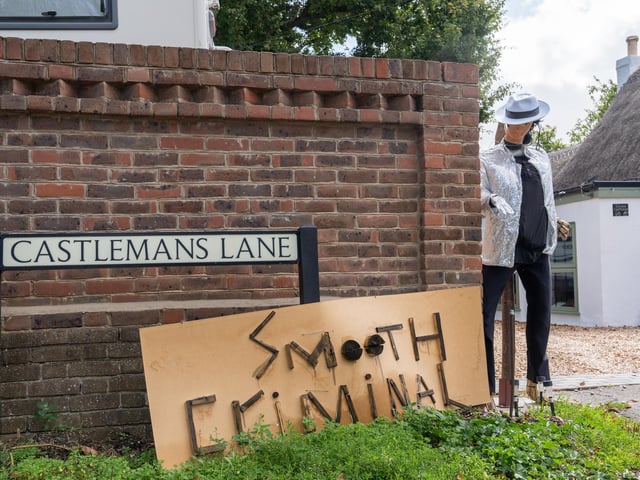 Smooth Criminal at Hayling Island Scarecrow festival