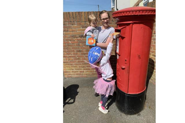 Evie Jones, 4, has been doing random acts of kindness this week to bring a smile to neighbours, friends and teachers with help from mum Sophie and sister Isabelle, to raise funds for Rowans Hospice