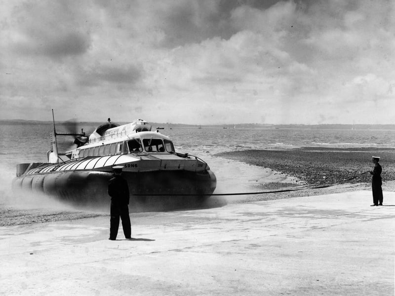 5th August 1965: The Hovertravel express hovercraft service between Ryde and Gosport and Ryde and Southsea, returning after its first trip. (Photo by Peter King/Fox Photos/Getty Images)