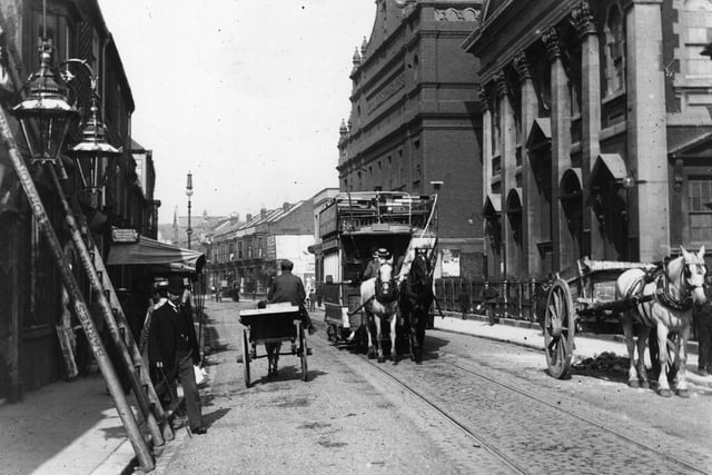 circa 1899:  A horse drawn tram at Portsmouth prior to electrification in 1901.  (Photo by Hulton Archive/Getty Images)