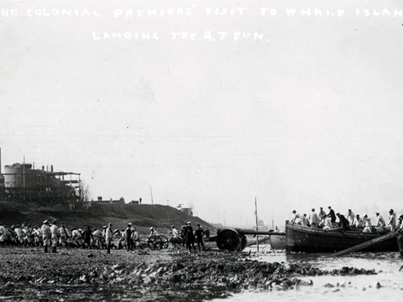 The 4.7in gun is hauled ashore at Whale Island during the Great War staged for the Colonial Premiers' visit in 1907.