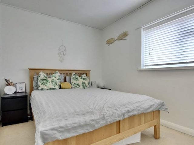 This home is close to public transport links and is in a good area for schools