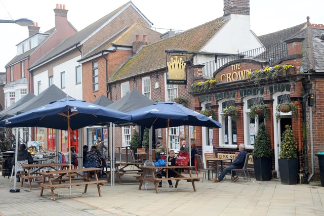 The Crown Inn pub in West Street, Fareham has a Google rating of 4.1 stars based on 1,182 reviews.Picture: Sarah Standing