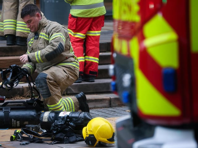 Hampshire Fire & Rescue at the aftermath of a fire at Costa Coffee, Isambard Brunel Road, Portsmouth
Picture: Chris Moorhouse (291025-33)