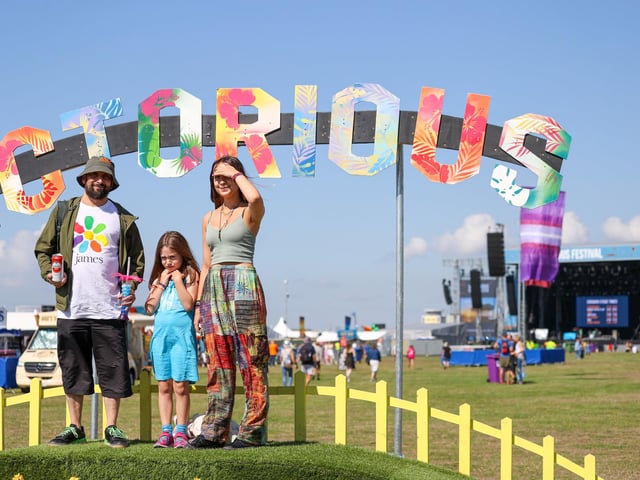 Karl, Skye, 7 and Angelika Beeden pose with the Victorious sign. Photos by Alex Shute