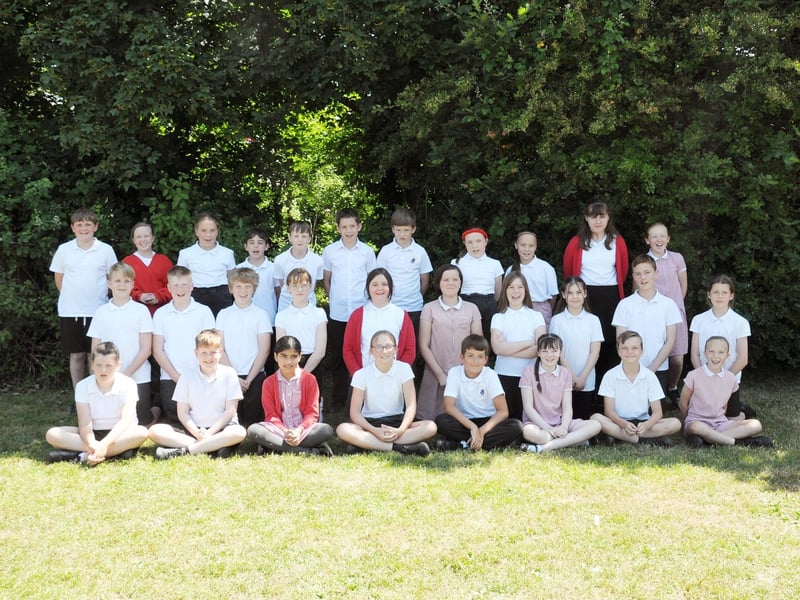 Wallisdean Junior School, class 8 in Fareham