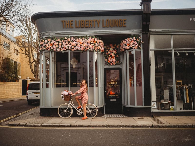 Founder of Southsea-based firms The Liberty Lounge and Dimples and Daisies, Jennifer empowers women through stunning photography. She has 20K Instagram followers.