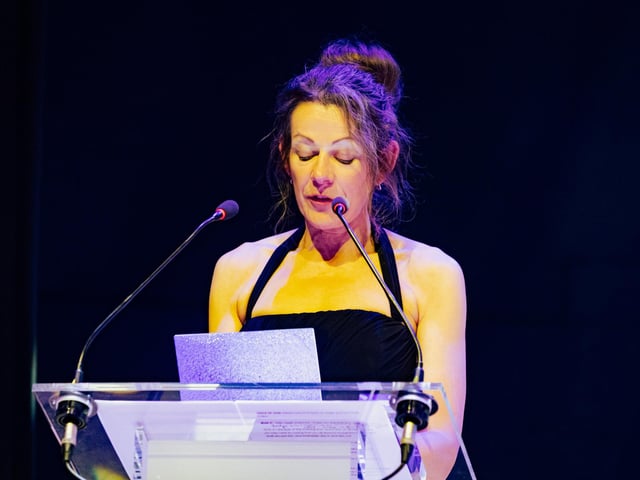 Yvonne Clay, Centre Director at Gunwharf Quays, announces the winner of the Medium Business of the Year.  Picture: Keith Woodland (270321-233)