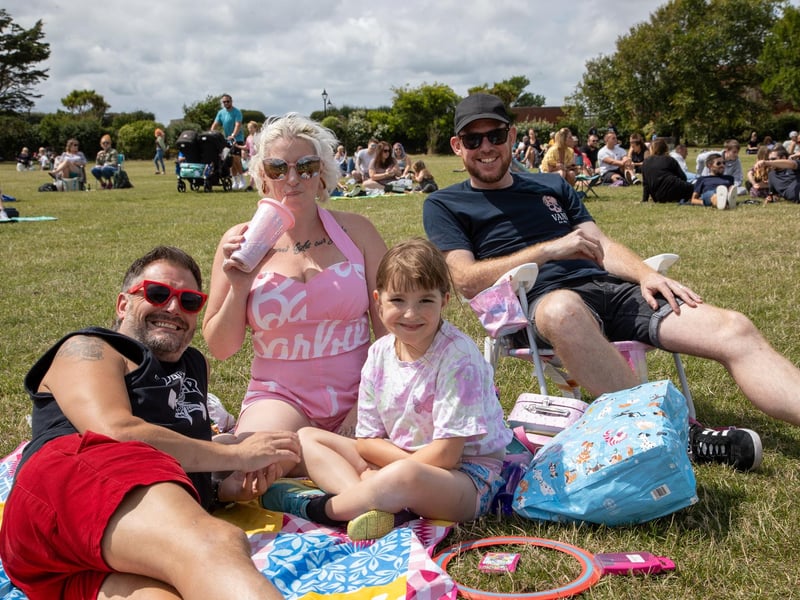 Pictured - The Weller Mayhem Family
Photos by Alex Shute