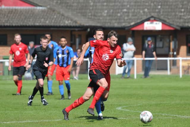 Locks (red) v Sway. Picture by Ian Grainger.