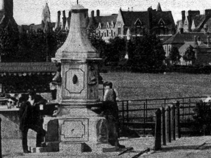 The water fountain clarence pier area 1910.
Sent in by Harry Tiler of Tipner, here we see a drinking fountain that once stood roughly west of where the round-a-bout is now situated by Clarence Pier.