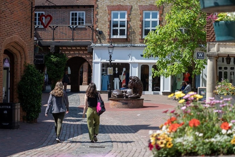 On the edge of the Hampshire and Surrey border is the historic market town of Farnham. As well as some fantastic historic places to visit including the castle, there is also a fantastic little town centre brimming with shops which are perfect for a Christmas shopping trip.