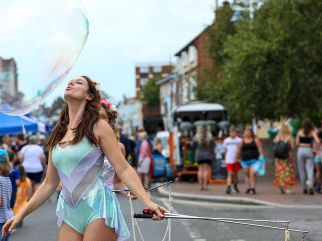 Sophia Wheatley from Storm in a Tea Cup Circus. Stoke Road Festival, Gosport
Picture: Chris Moorhouse (jpns 150923-31)