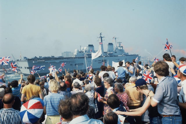 The HMS Invincible returns to Portsmouth, carrying British troops home from the Falklands War, 17th September 1982. (Photo by Hulton Archive/Getty Images)