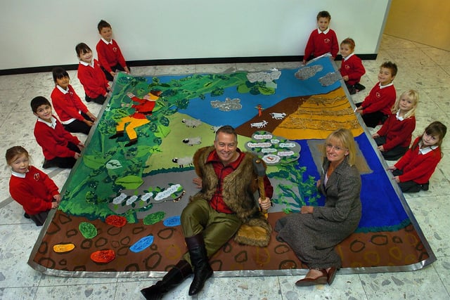 Year 2 children at Devonshire Infant School with a 3x3me square backdrop they painted with a Jack and the Beanstalk theme, pictured at the Cascades Shopping Centre in Portsmouth Portsmouth, with centre administrator Jenny Shilling and actor Alan Jenkins (centre) who plays Igor Blimey in the Christmas panto Jack and the Beanstalk at the Kings Theatre, Southsea. (064967-0006)



PICTURE: MICHAEL SCADDAN (064967-)