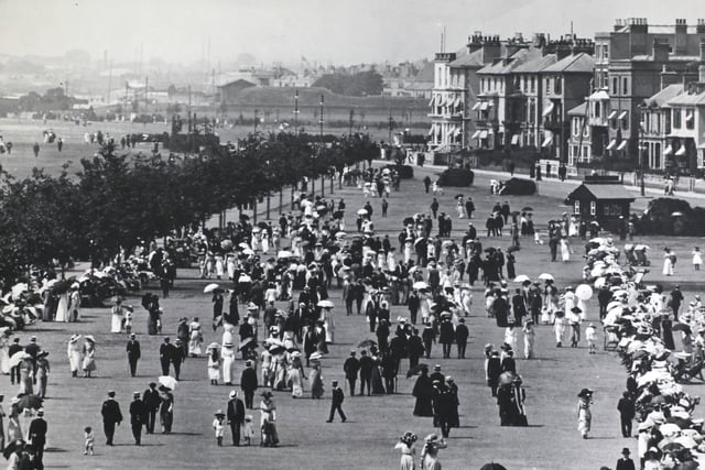 Crowds on the promenade at Southsea, England, 1900. (Photo by Hulton Archive/Getty Images)