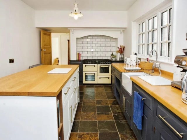 The listing for this house says: "A Stunning Detached Four / Five Bedroom Home ** Situated In A Very Sought After Location ** Generous Sized Rear Garden - Ideal For Families ** Driveway & Integral Garage ** Dressing Room & En Suite To Master Bedroom ** Close Proximity To Alverstoke Village & Stokes Bay **"