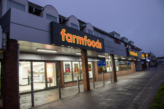 A new Farmfoods store opened on Saturday morning in Cowplain, replacing the recently closed Lidl store.