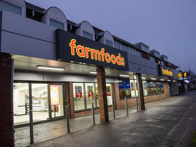 A new Farmfoods store opened on Saturday morning in Cowplain, replacing the recently closed Lidl store.
