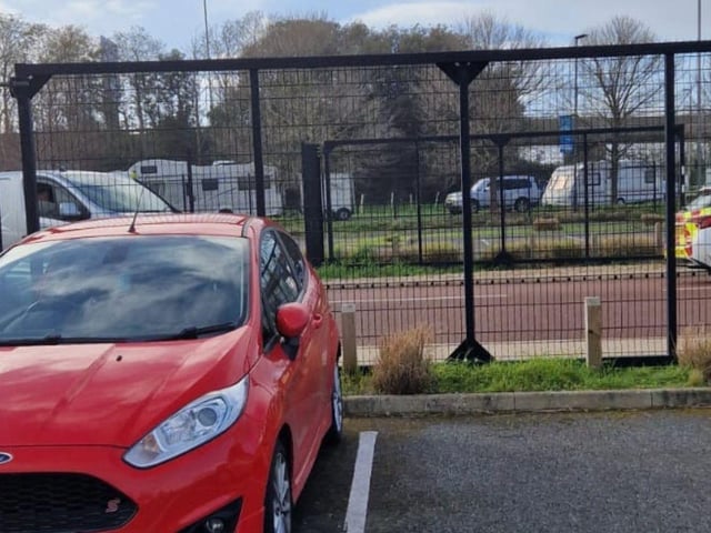 There is a large police presence at the Portsmouth Park & Ride in Tiper Lane near the M275, with reports of travellers forming up in the area.