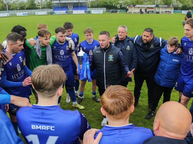 Baffins boss Danny Thompson speaks to his players. Picture by Nathan Lipsham