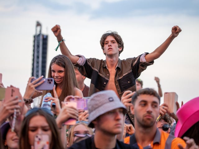 Victorious Festival continued on Saturday afternoon with some huge bands performing on the Common Stage. Pictured - Fans enjoying Declan McKenna. Photos by Alex Shute.