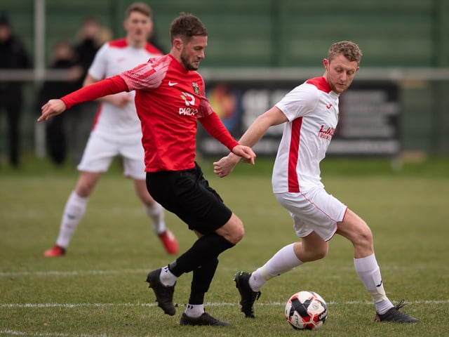 Fareham (red) v Horndean. Picture: Keith Woodland