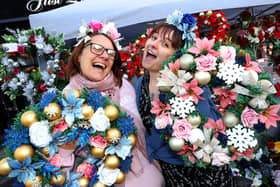The Lee-on-the-Solent Christmas event. Pictured are Anita Donoghue and Megan Shellis on the flower stall.

25th November 2022

Photograph by Sam Stephenson, 07880 703135, www.samstephenson.co.uk.