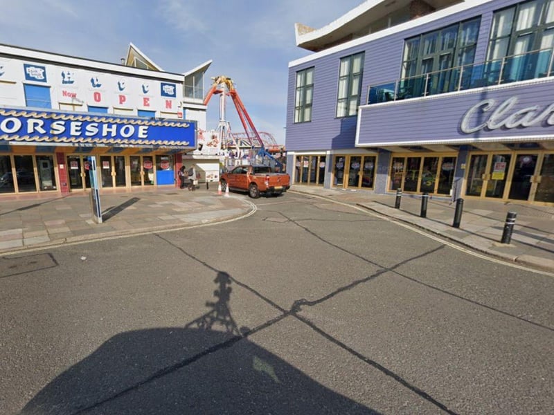 Freddie's Fish and Chips is perched along the seafront amongst the amusements and rides and it is a brillinat spot to take a break from the fun and have some delicious batter fish.